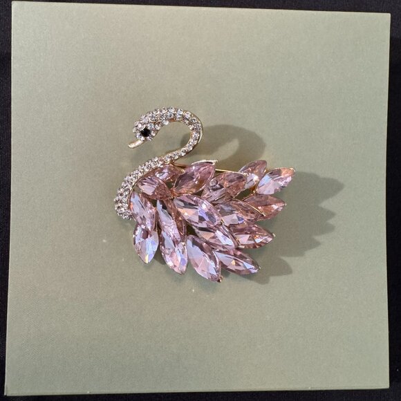 New - Elegant Pink Swan Fashion Brooch – 39mm x 42mm - Picture 3 of 3